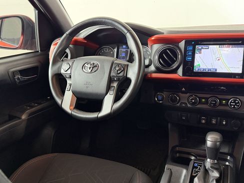 Used 2018 Toyota Tacoma TRD Off-Road AWD/4WD image 29