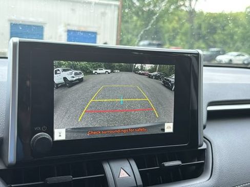 Used 2025 Toyota RAV4 XLE AWD/4WD image 16