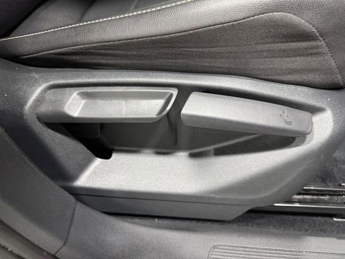 Used 2021 Volkswagen Tiguan SE image 20