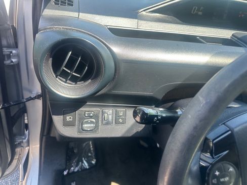 Used 2018 Toyota Prius C One FWD image 13