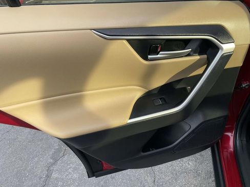 Used 2025 Toyota RAV4 XLE Premium image 20