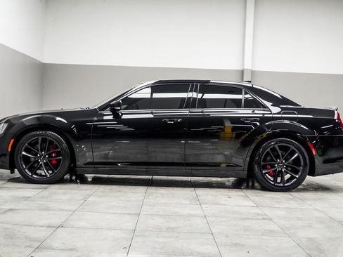 Used 2023 Chrysler 300 C image 9