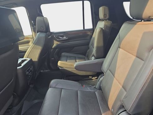 Used 2023 Chevrolet Suburban High Country w/ Premium Package 2 AWD/4WD image 18