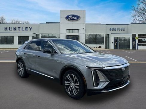 Used 2024 Cadillac Lyriq Luxury AWD/4WD image 3