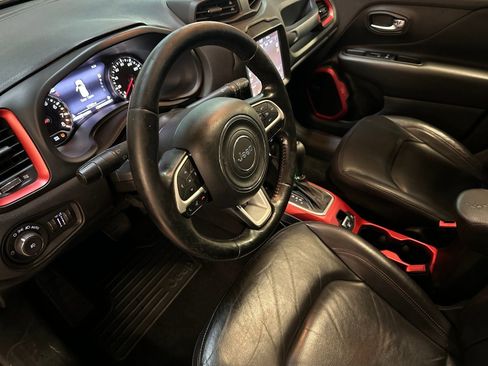 Used 2021 Jeep Renegade Trailhawk w/ Sun & Sound Group image 9