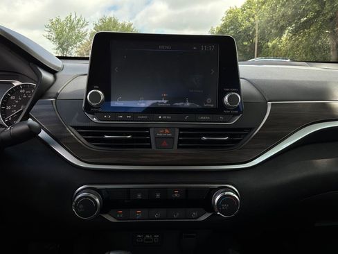 Used 2025 Nissan Altima 2.5 SV FWD image 26