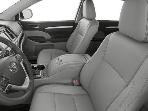 Used 2016 Toyota Highlander XLE FWD image 9