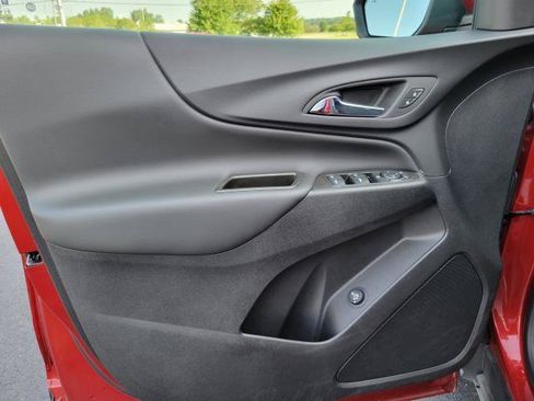 Used 2023 Chevrolet Equinox LT AWD/4WD image 11