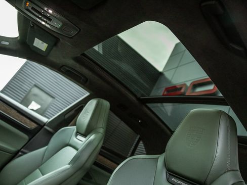 Certified 2025 Porsche Macan Turbo Electric AWD/4WD image 14
