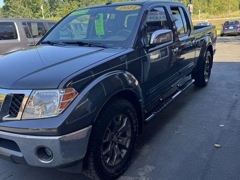 Used 2014 Nissan Frontier SL w/ SL Moonroof Package AWD/4WD image 4