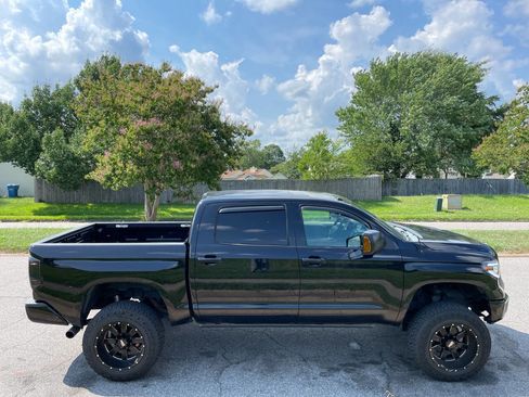 Used 2014 Toyota Tundra Limited w/ Limited Premium Package image 8