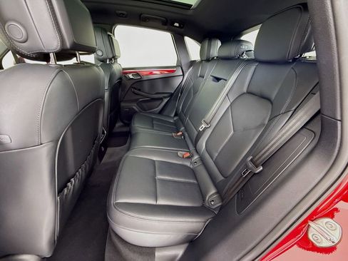 Certified 2025 Porsche Macan image 24