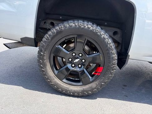 Used 2018 Chevrolet Silverado 1500 LT w/ Redline Edition AWD/4WD image 7