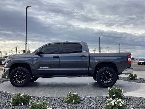 Used 2021 Toyota Tundra SR5 w/ SR5 Leather Package image 8