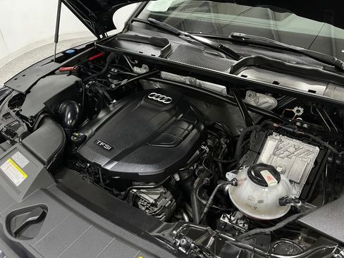 Used 2020 Audi Q5 2.0T Premium w/ Titanium Sport Package image 28