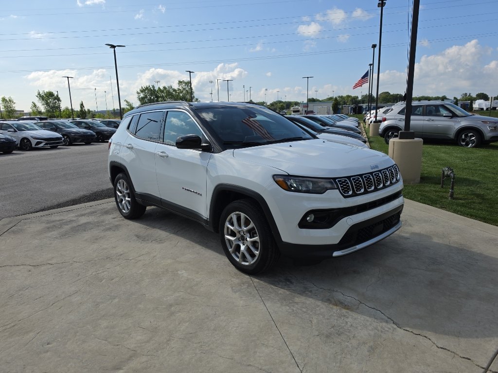 Used 2025 Jeep Compass Limited AWD/4WD image 3