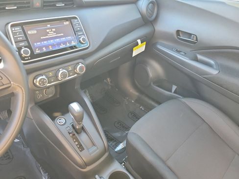Certified 2025 Nissan Kicks Play S image 32