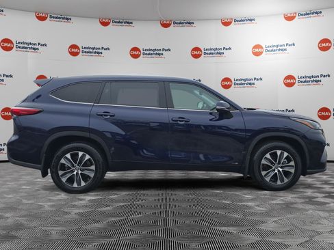 Used 2022 Toyota Highlander XLE image 8