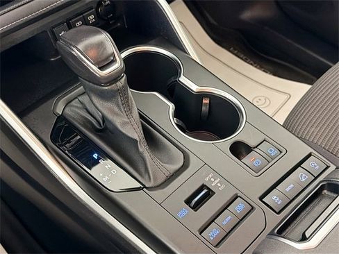 Used 2021 Toyota Highlander LE image 16