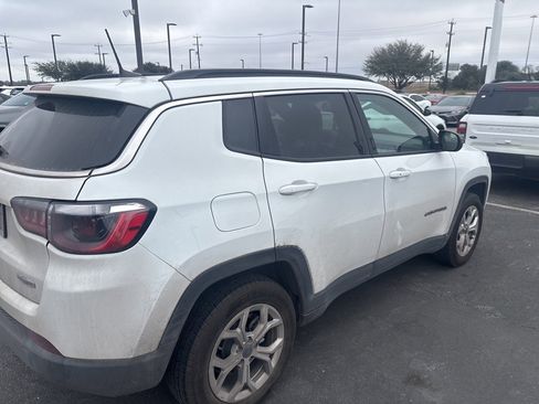 Used 2025 Jeep Compass Latitude image 2