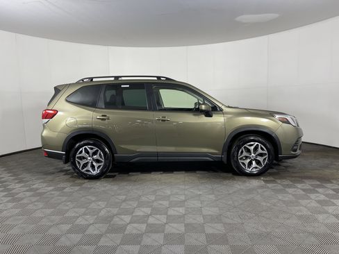 Used 2023 Subaru Forester Premium image 5