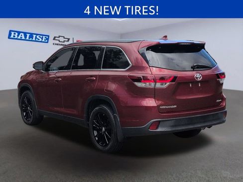 Used 2019 Toyota Highlander SE w/ Carpet Mat Package (TMS) AWD/4WD image 6