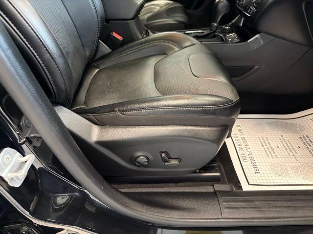 Used 2022 Jeep Cherokee Limited AWD/4WD image 14
