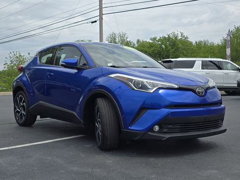 Used 2019 Toyota C-HR Limited FWD image 11