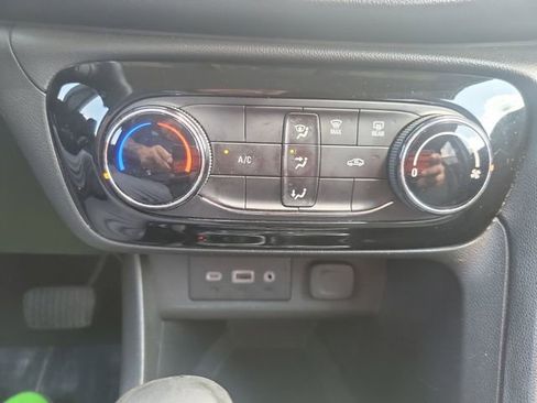 Used 2021 Buick Encore GX Preferred FWD image 19
