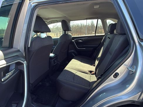 Used 2022 Toyota RAV4 XLE w/ Convenience Package image 22