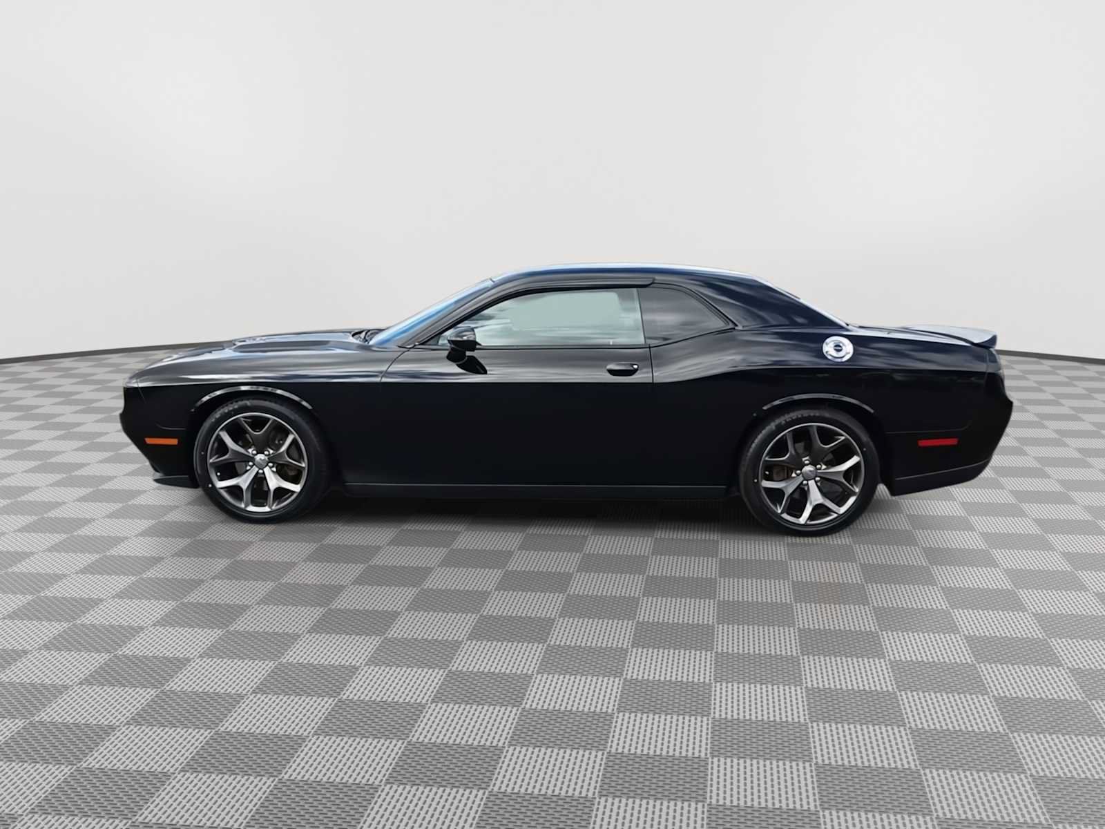 Used 2015 Dodge Challenger SXT w/ Sound Group RWD image 5