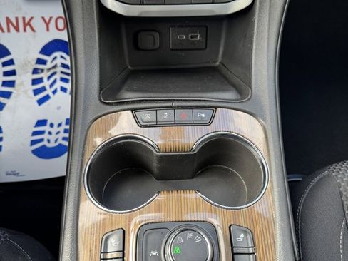 Used 2022 GMC Acadia SLE w/ Driver Convenience Package image 21