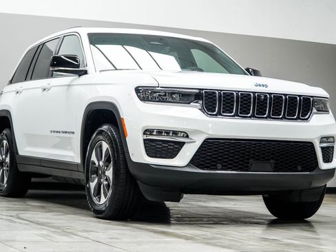 Used 2022 Jeep Grand Cherokee Limited 4xe w/ Luxury Tech Group II image 4