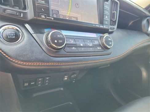 Used 2017 Toyota RAV4 SE image 21