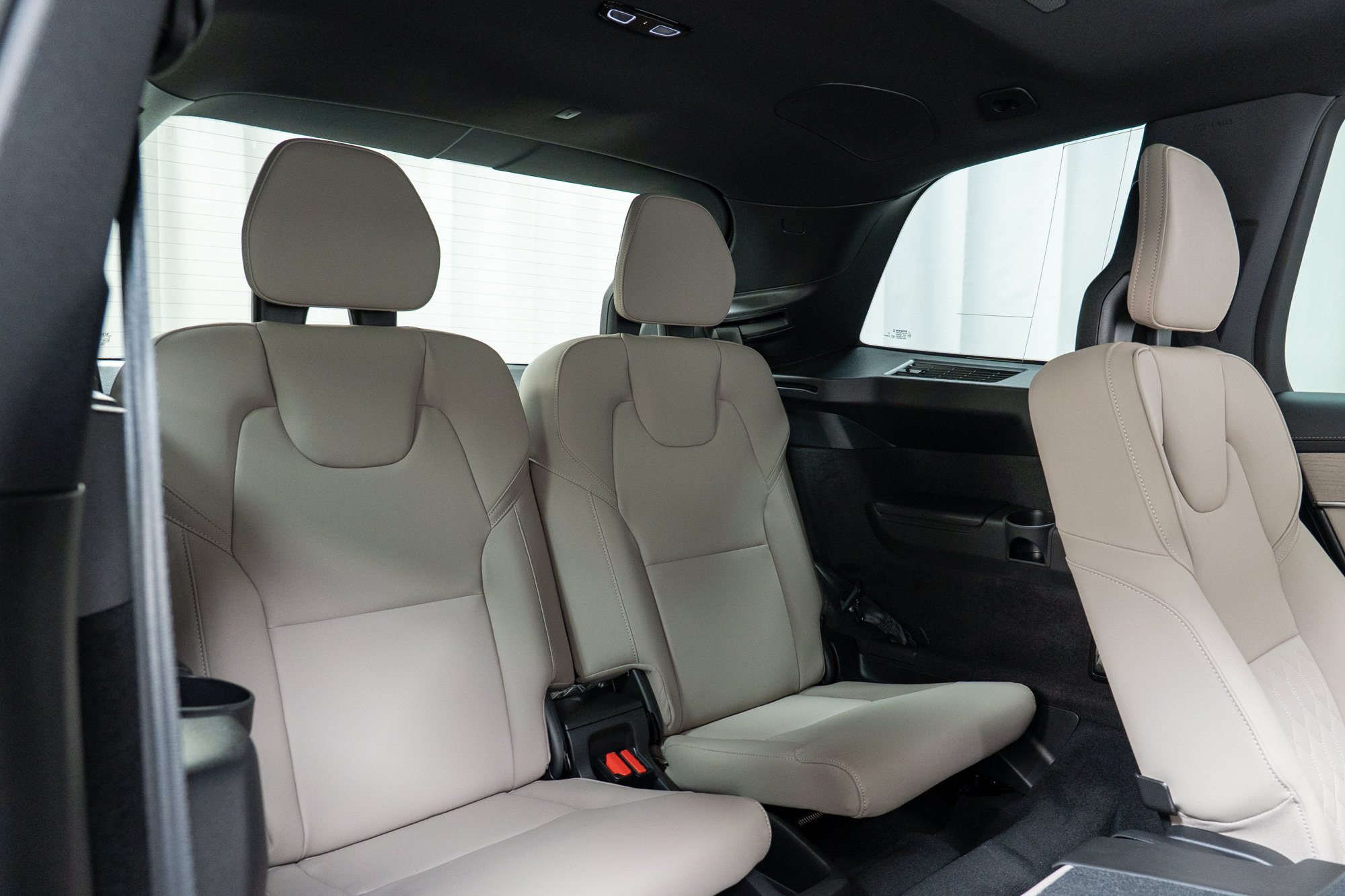 New 2026 Volvo XC90 T8 Plus w/ Protection Package Premier AWD/4WD image 25