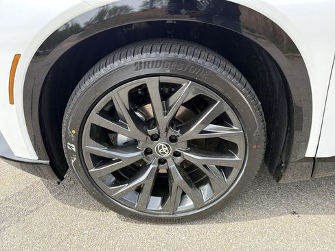 Used 2026 Toyota Crown Signia image 11