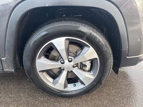 Used 2022 Jeep Cherokee Limited w/ Sun & Sound Group image 11