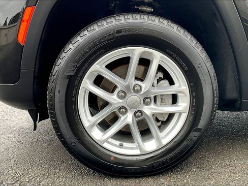 Used 2025 Jeep Grand Cherokee Laredo X w/ Luxury Tech Group I image 8