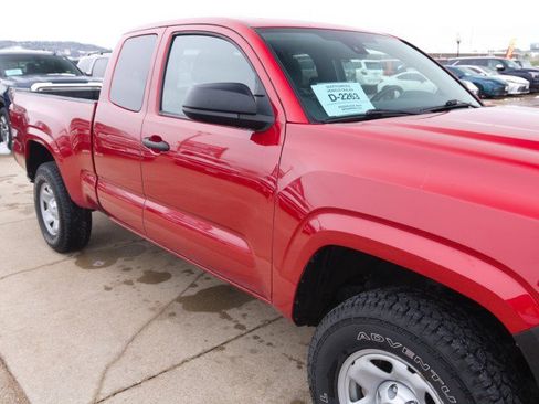 Used 2021 Toyota Tacoma SR AWD/4WD image 11