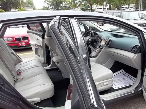 Used 2010 Toyota Venza w/ Premium Pkg #2 FWD image 10