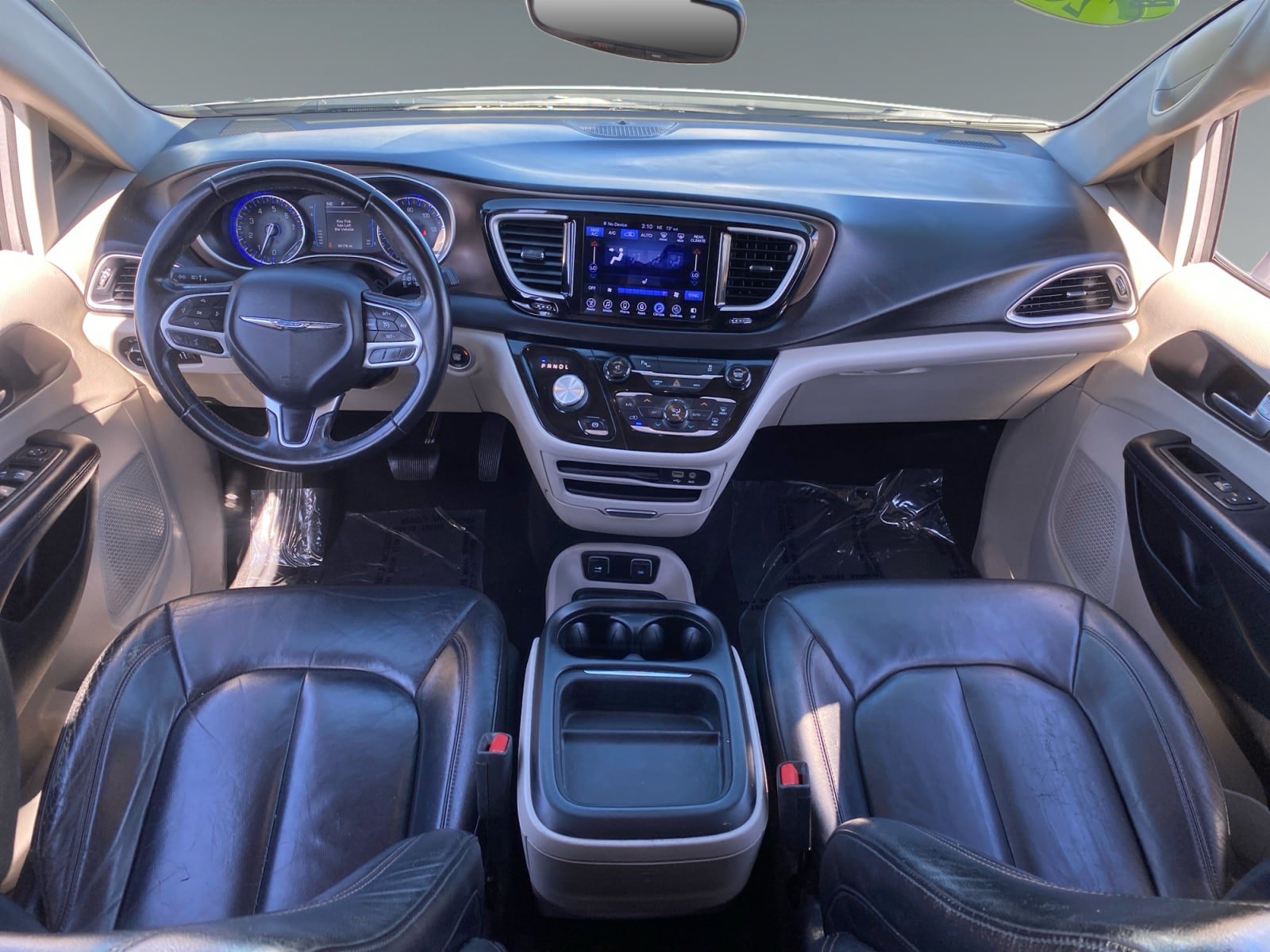 Used 2017 Chrysler Pacifica Touring-L FWD image 10