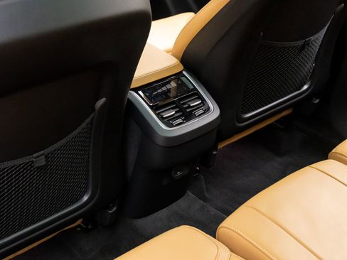 Used 2024 Volvo XC90 B6 Ultimate image 17