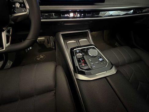 Used 2023 BMW 760i xDrive AWD/4WD image 18