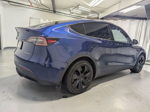 Used 2023 Tesla Model Y Long Range image 3