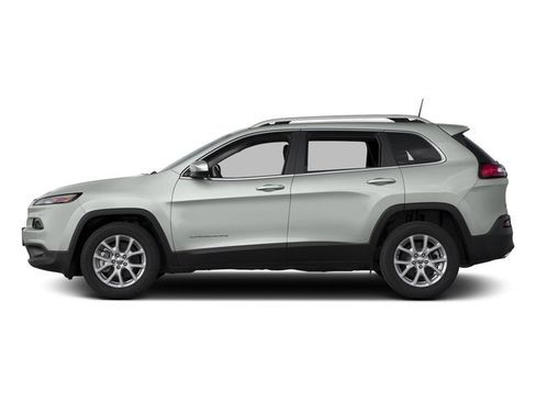 Used 2018 Jeep Cherokee Latitude w/ Altitude Package FWD image 3