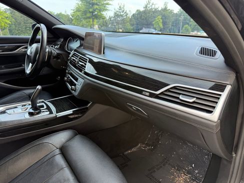 Used 2019 BMW 740i w/ Executive Package RWD image 22