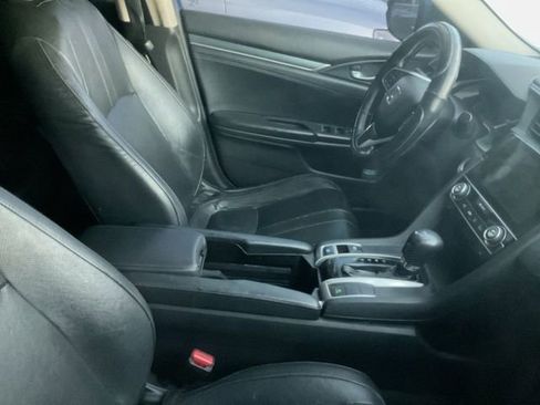 Used 2016 Honda Civic Touring image 4