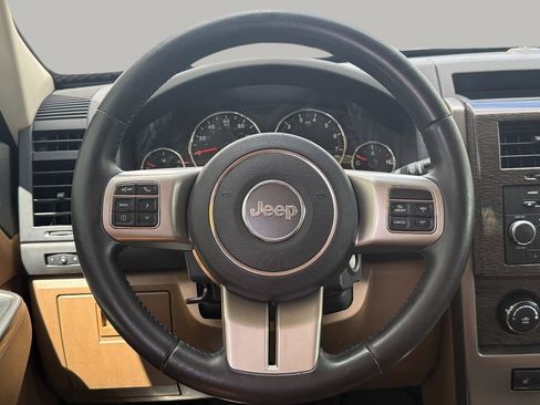 Used 2012 Jeep Liberty Limited RWD image 12
