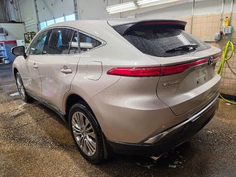 Used 2022 Toyota Venza Limited w/ Advanced Technology Package image 4