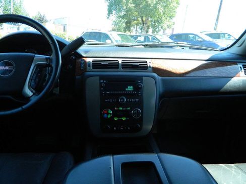 Used 2008 GMC Yukon SLT w/ SLT Preferred Equipment Group AWD/4WD image 17